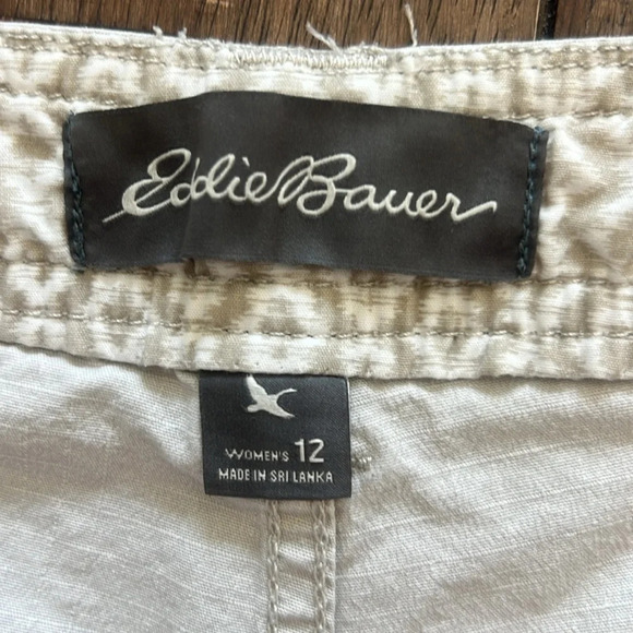 Eddie Bauer Beige Long Size 12 Women’s Cargo Shorts with Utility Pockets - Picture 4 of 6